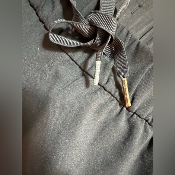Lululemon on the fly pants 7/8 length size 4 - Picture 4 of 5